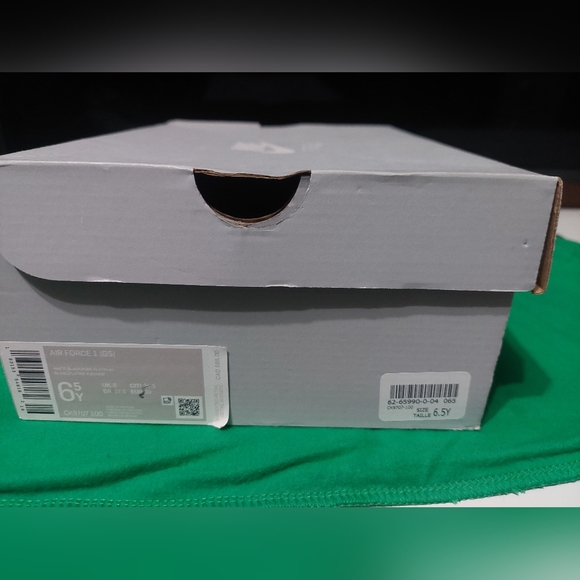 Sneaker - Picture 4 of 4